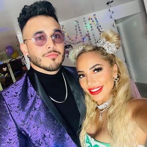 Meet your Posher, Max